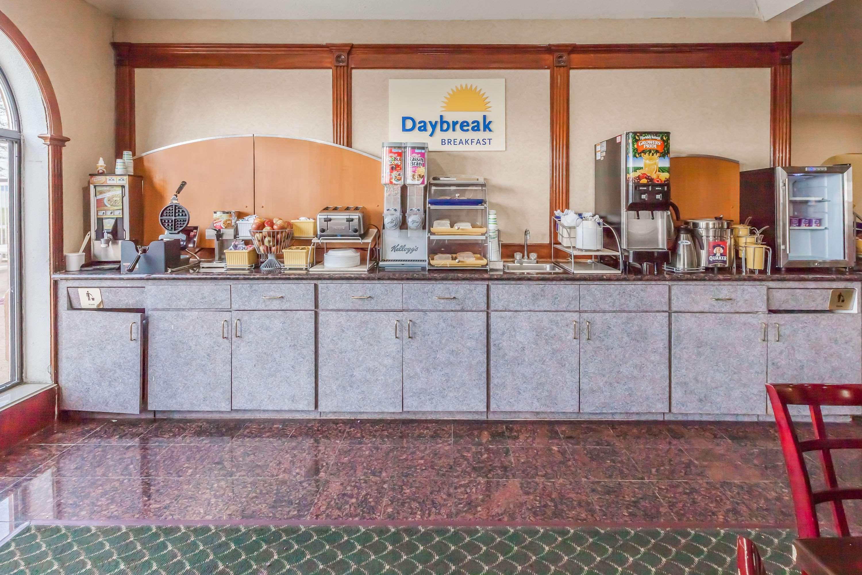 Days Inn & Suites By Wyndham פסדינה מראה חיצוני תמונה